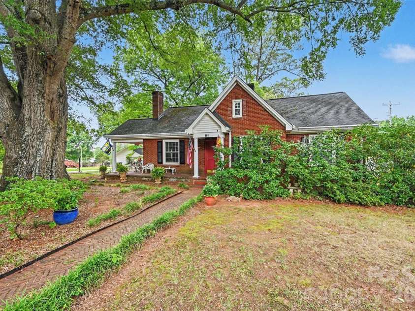 806 Main Avenue, Newton, NC 28658.  MLS# CAR4399488, YatesRealty ID 35989. 