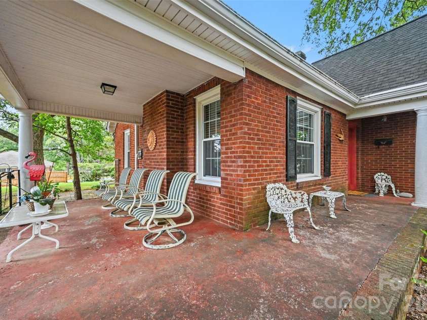 806 Main Avenue, Newton, NC 28658.  MLS# CAR4399488, YatesRealty ID 35989. 