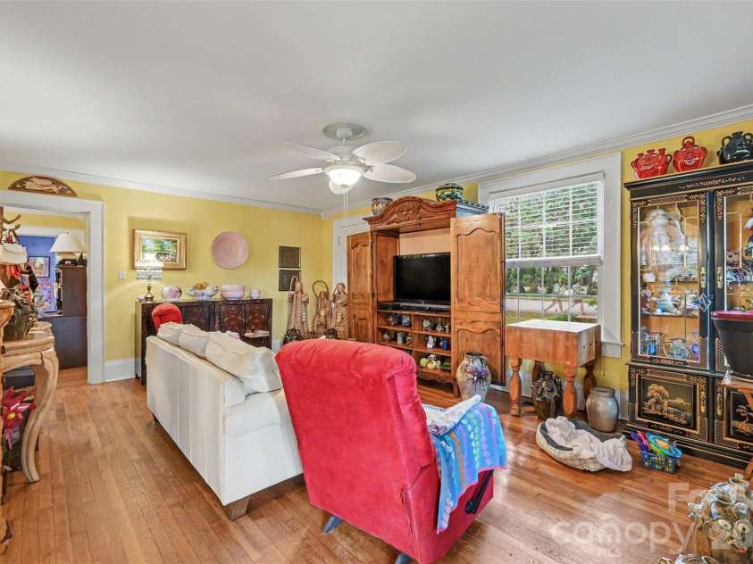 806 Main Avenue, Newton, NC 28658.  MLS# CAR4399488, YatesRealty ID 35989. 