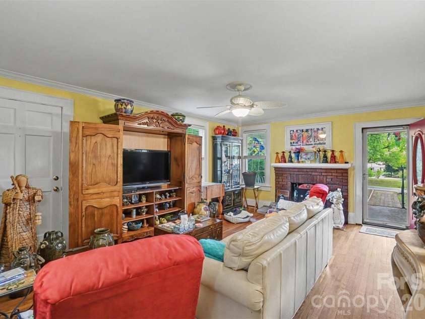 806 Main Avenue, Newton, NC 28658.  MLS# CAR4399488, YatesRealty ID 35989. 