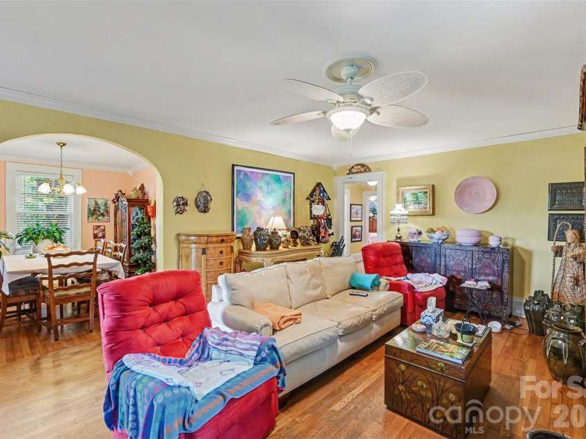806 Main Avenue, Newton, NC 28658.  MLS# CAR4399488, YatesRealty ID 35989. 