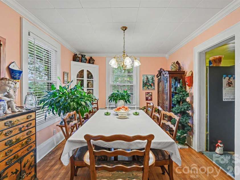 806 Main Avenue, Newton, NC 28658.  MLS# CAR4399488, YatesRealty ID 35989. 