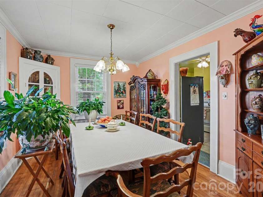 806 Main Avenue, Newton, NC 28658.  MLS# CAR4399488, YatesRealty ID 35989. 