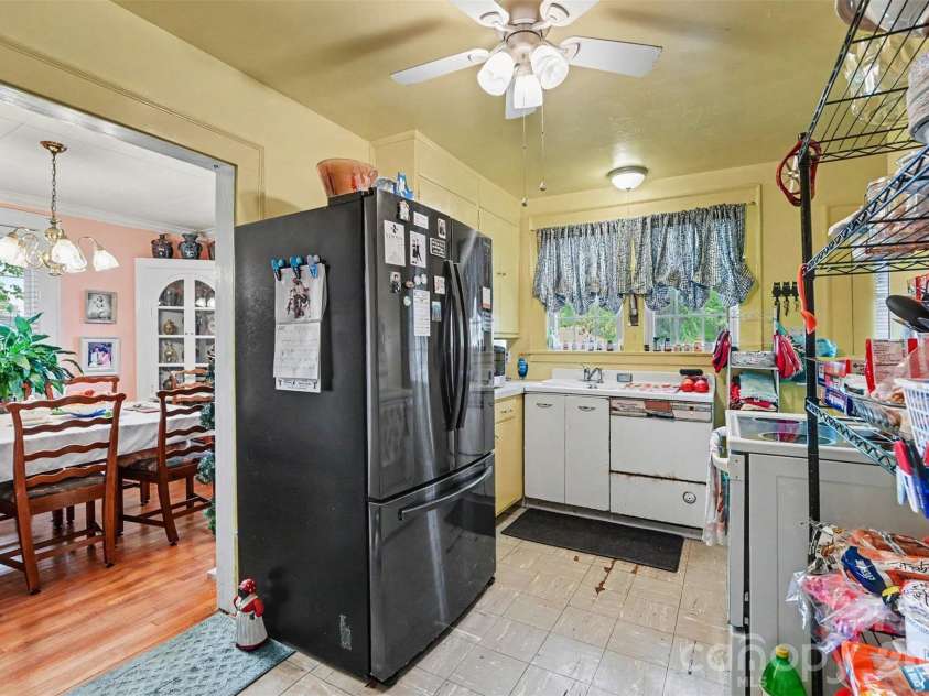 806 Main Avenue, Newton, NC 28658.  MLS# CAR4399488, YatesRealty ID 35989. 