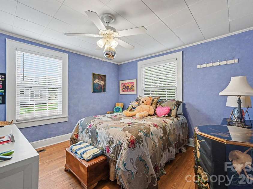 806 Main Avenue, Newton, NC 28658.  MLS# CAR4399488, YatesRealty ID 35989. 