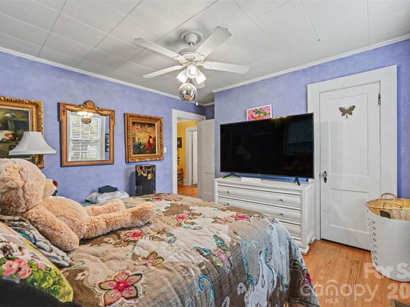 806 Main Avenue, Newton, NC 28658.  MLS# CAR4399488, YatesRealty ID 35989. 