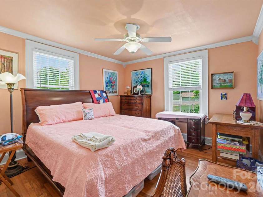 806 Main Avenue, Newton, NC 28658.  MLS# CAR4399488, YatesRealty ID 35989. 