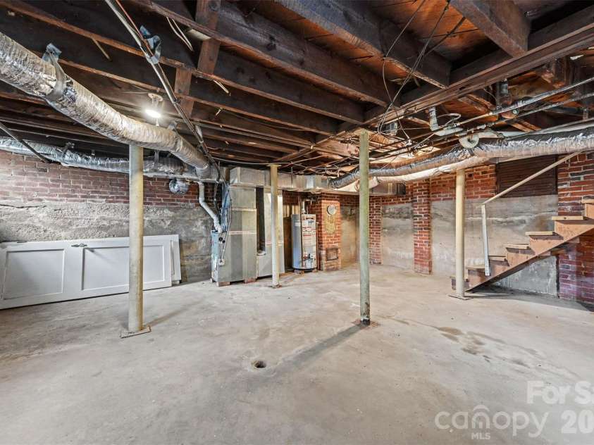 806 Main Avenue, Newton, NC 28658.  MLS# CAR4399488, YatesRealty ID 35989. 