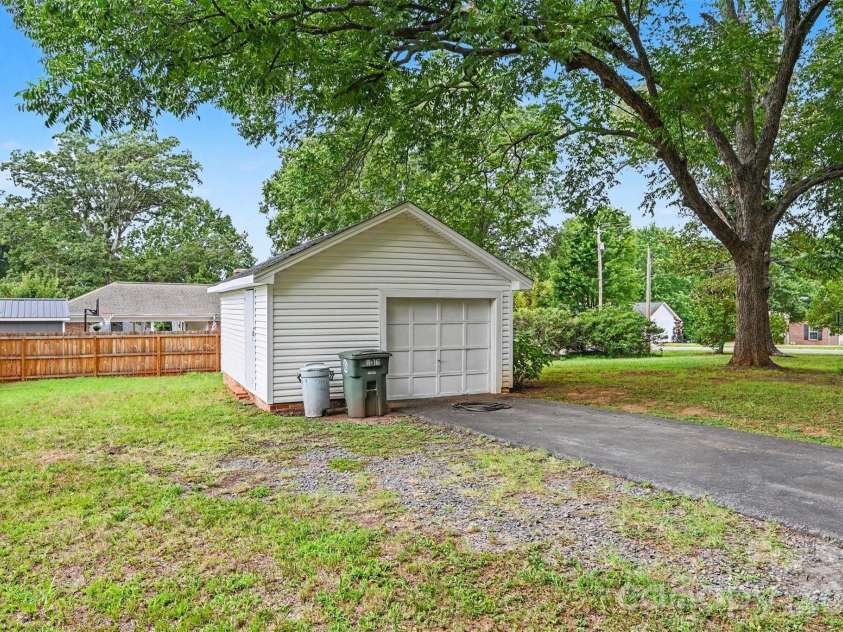 806 Main Avenue, Newton, NC 28658.  MLS# CAR4399488, YatesRealty ID 35989. 