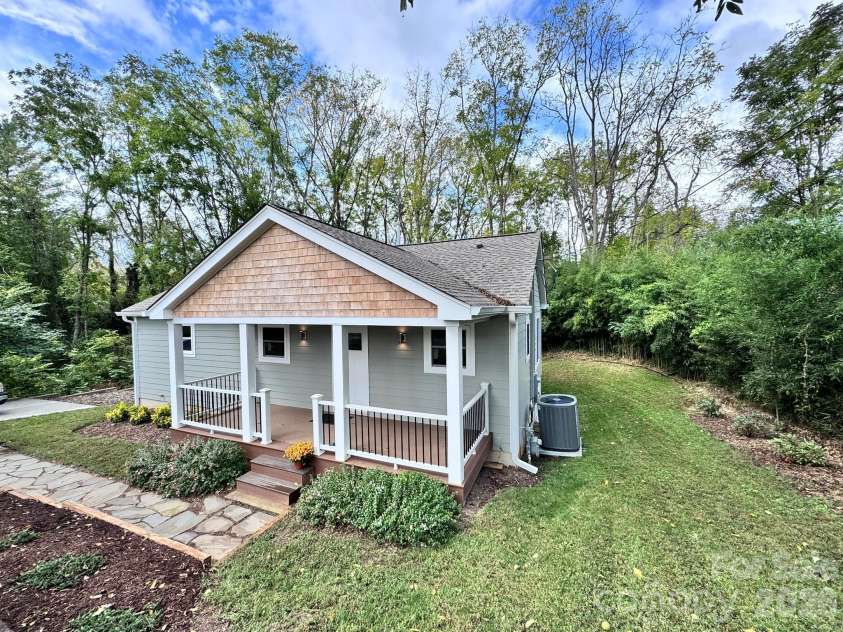 269 Virginia Avenue, Asheville, NC 28806.  MLS# CAR4311004, YatesRealty ID 3599. 