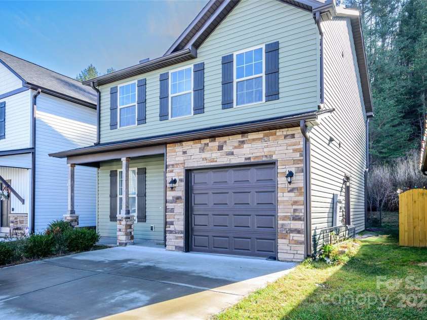 35 Greenly Lane, Fletcher, NC 28732.  MLS# CAR4333662, YatesRealty ID 3599. 