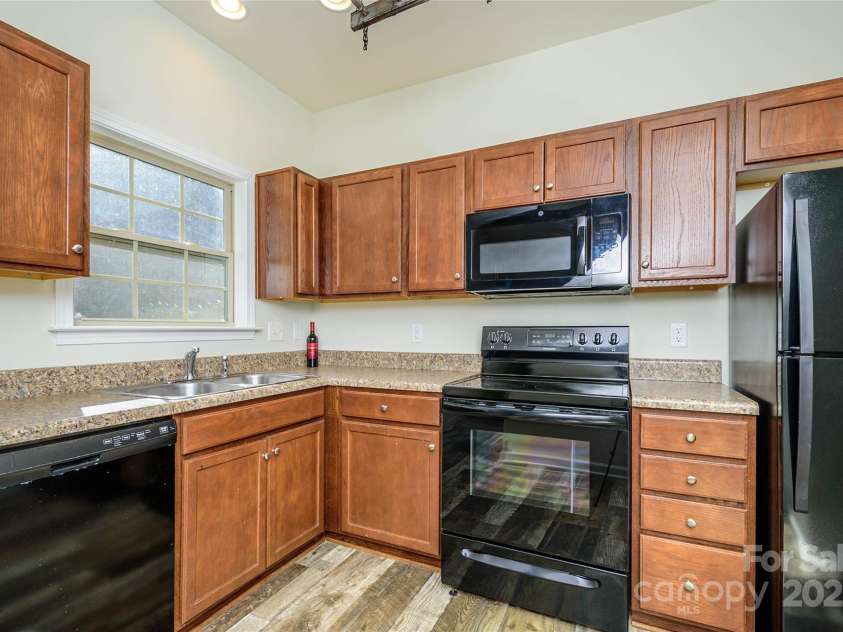 35 Greenly Lane, Fletcher, NC 28732.  MLS# CAR4333662, YatesRealty ID 3599. 