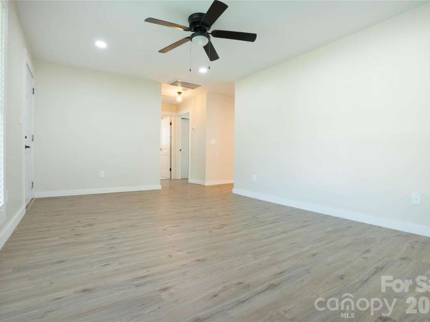 512 Florence Avenue, Kannapolis, NC 28083.  MLS# CAR4399803, YatesRealty ID 35990. 