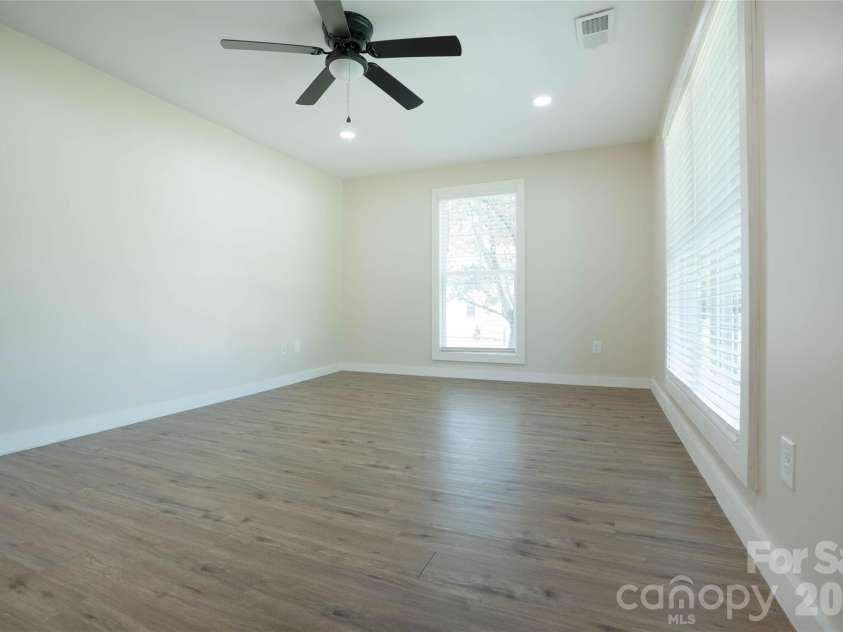 512 Florence Avenue, Kannapolis, NC 28083.  MLS# CAR4399803, YatesRealty ID 35990. 