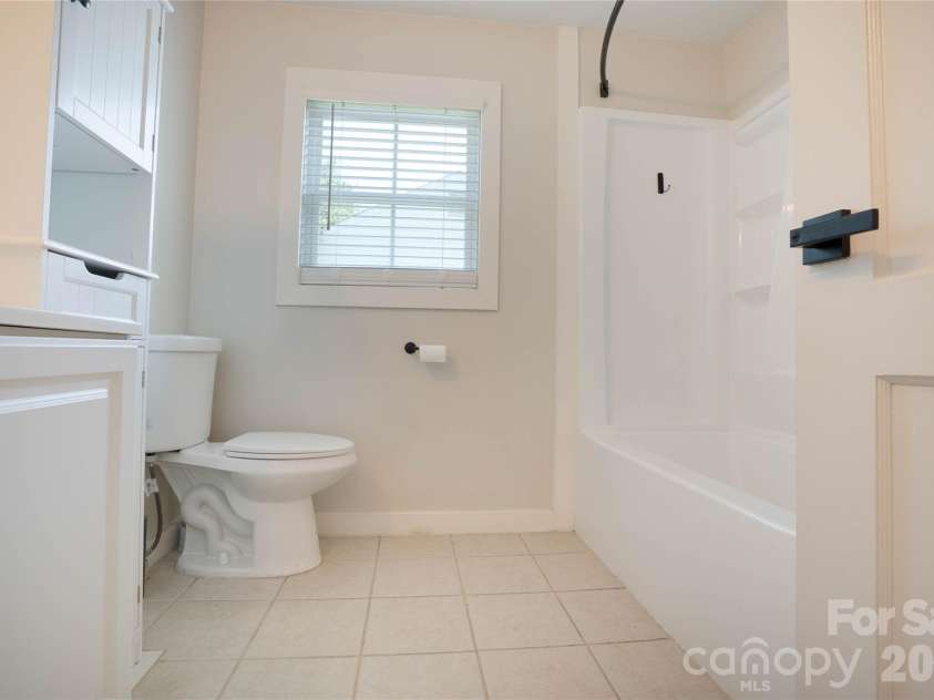 512 Florence Avenue, Kannapolis, NC 28083.  MLS# CAR4399803, YatesRealty ID 35990. 