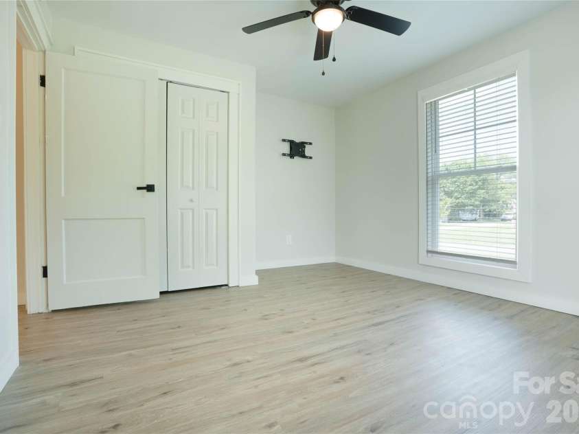 512 Florence Avenue, Kannapolis, NC 28083.  MLS# CAR4399803, YatesRealty ID 35990. 