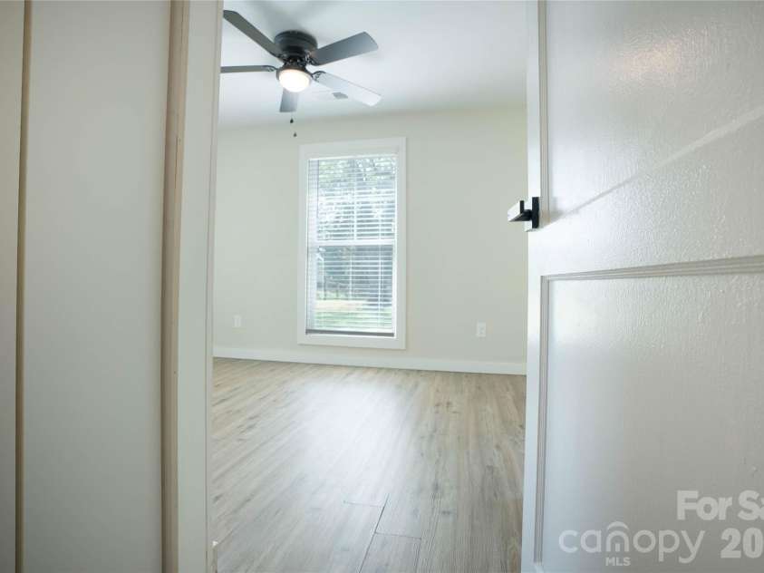 512 Florence Avenue, Kannapolis, NC 28083.  MLS# CAR4399803, YatesRealty ID 35990. 