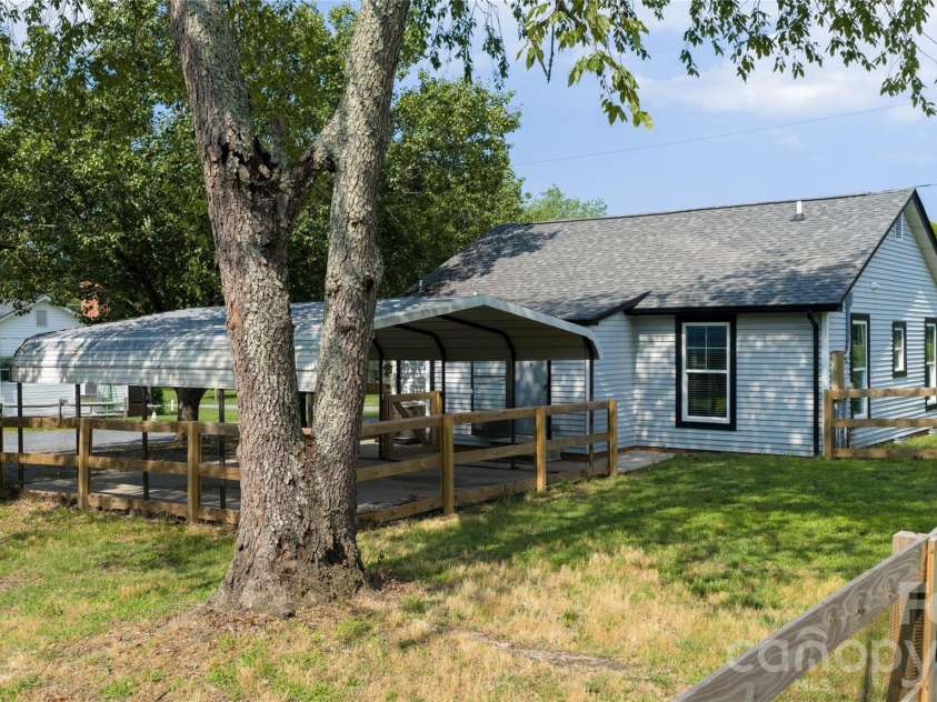 512 Florence Avenue, Kannapolis, NC 28083.  MLS# CAR4399803, YatesRealty ID 35990. 
