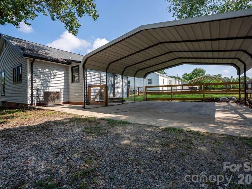 512 Florence Avenue, Kannapolis, NC 28083.  MLS# CAR4399803, YatesRealty ID 35990. 