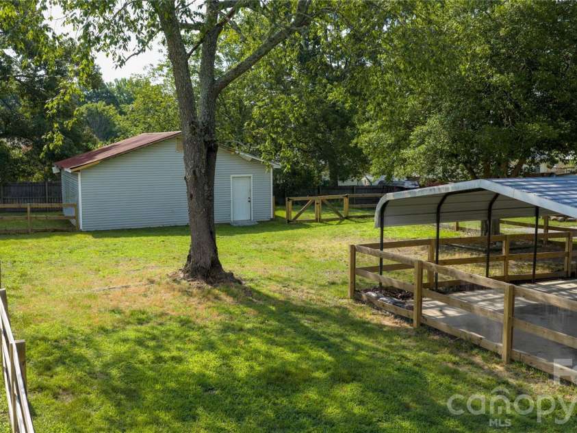512 Florence Avenue, Kannapolis, NC 28083.  MLS# CAR4399803, YatesRealty ID 35990. 
