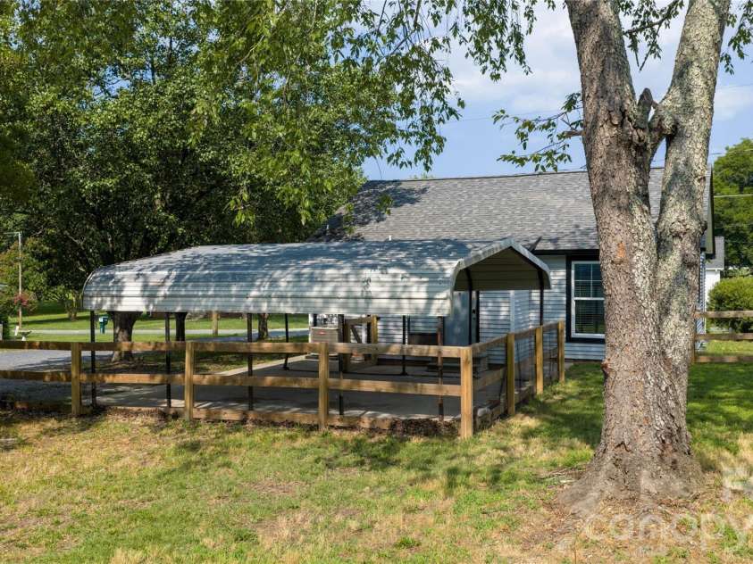 512 Florence Avenue, Kannapolis, NC 28083.  MLS# CAR4399803, YatesRealty ID 35990. 