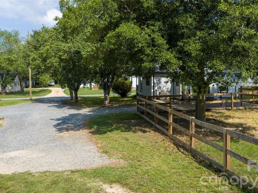512 Florence Avenue, Kannapolis, NC 28083.  MLS# CAR4399803, YatesRealty ID 35990. 