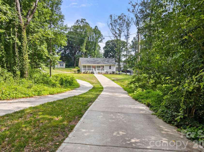 641 Johns Lane, Gastonia, NC 28052.  MLS# CAR4400984, YatesRealty ID 35991. 