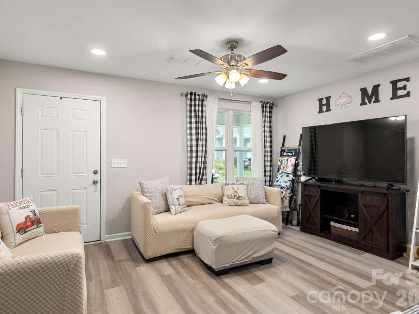 641 Johns Lane, Gastonia, NC 28052.  MLS# CAR4400984, YatesRealty ID 35991. 