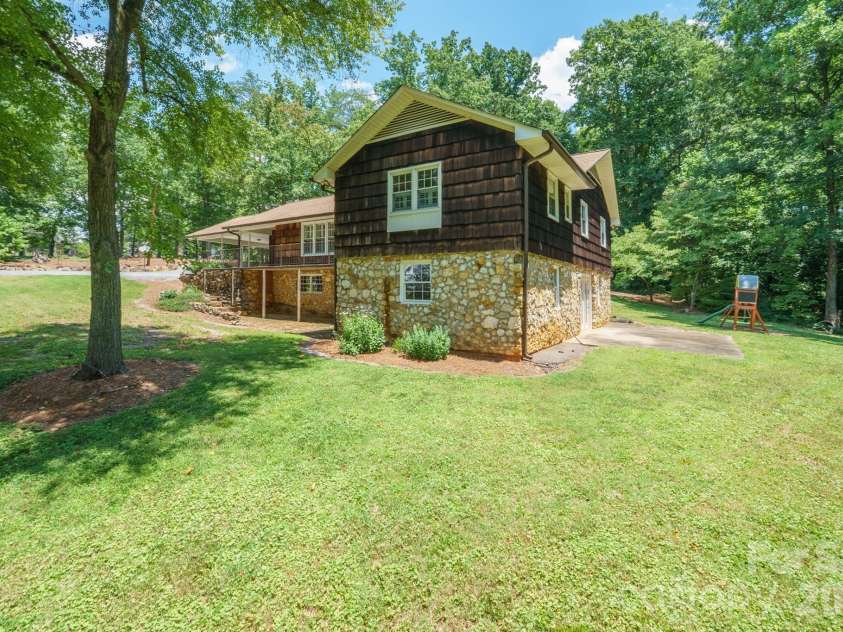 229 Rocky Lane, Lincolnton, NC 28092.  MLS# CAR4401034, YatesRealty ID 35992. 