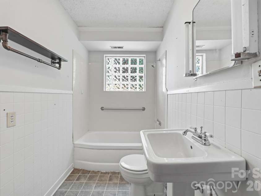 229 Rocky Lane, Lincolnton, NC 28092.  MLS# CAR4401034, YatesRealty ID 35992. 