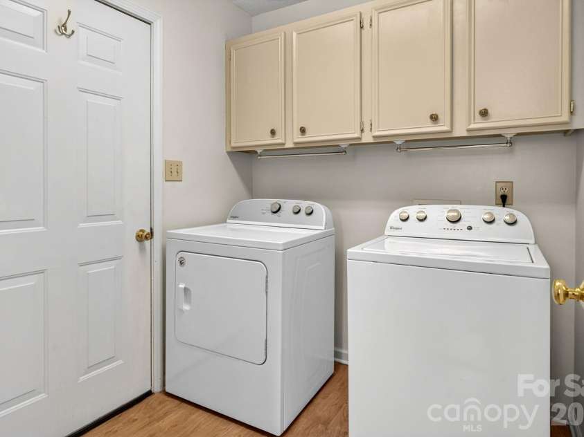 1425 Farmington Hills Drive, Conover, NC 28613.  MLS# CAR4401309, YatesRealty ID 35994. Laundry Room