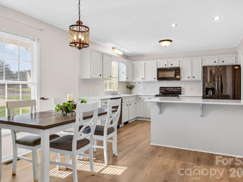 1425 Farmington Hills Drive, Conover, NC 28613.  MLS# CAR4401309, YatesRealty ID 35994. Open Concept Kitchen and Dining Area