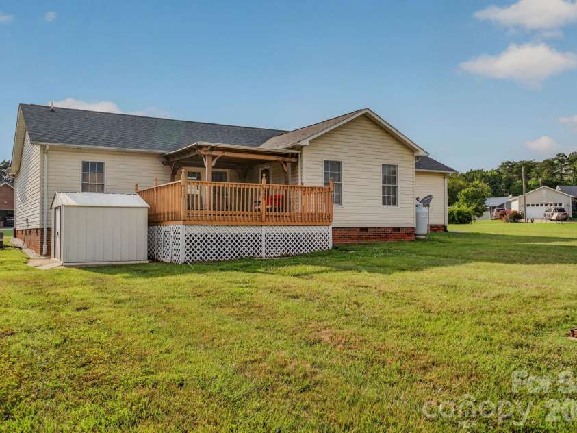 1425 Farmington Hills Drive, Conover, NC 28613.  MLS# CAR4401309, YatesRealty ID 35994. Spacious Back Yard