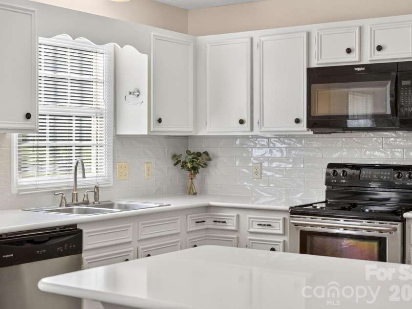 1425 Farmington Hills Drive, Conover, NC 28613.  MLS# CAR4401309, YatesRealty ID 35994. Updated Kitchen
