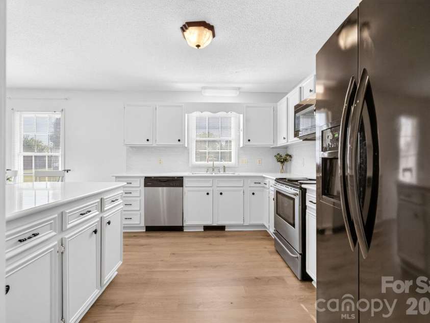 1425 Farmington Hills Drive, Conover, NC 28613.  MLS# CAR4401309, YatesRealty ID 35994. Updated Kitchen