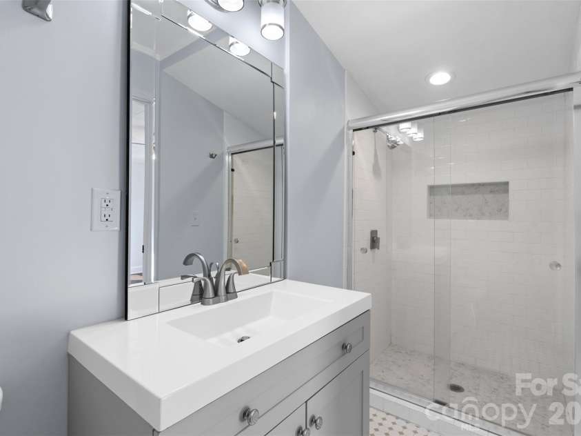 5214 Echo Valley, Great Falls, SC 29055.  MLS# CAR4393184, YatesRealty ID 35996. Bathroom 1