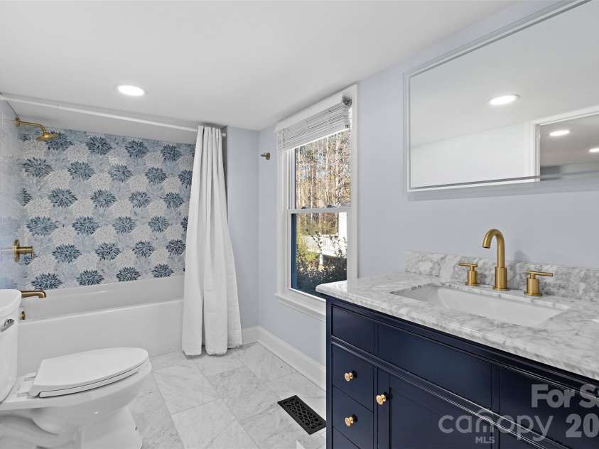 5214 Echo Valley, Great Falls, SC 29055.  MLS# CAR4393184, YatesRealty ID 35996. Bathroom 3