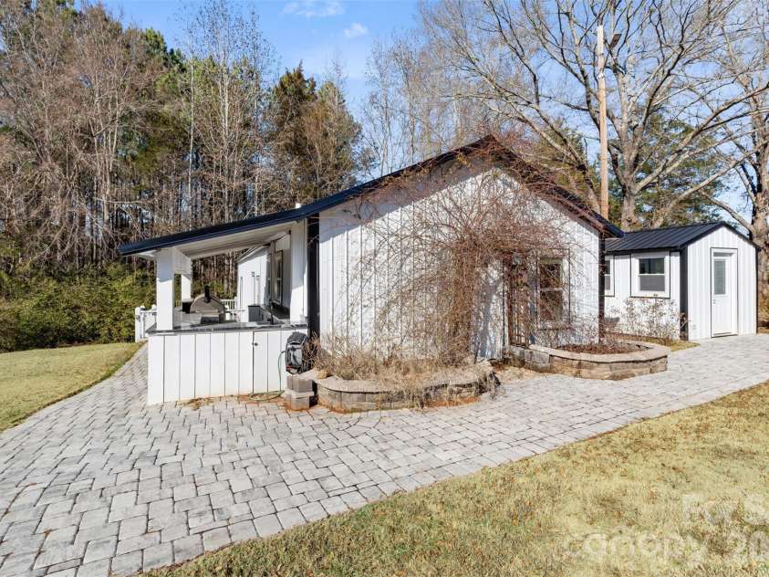 5214 Echo Valley, Great Falls, SC 29055.  MLS# CAR4393184, YatesRealty ID 35996. Guest House Exterior