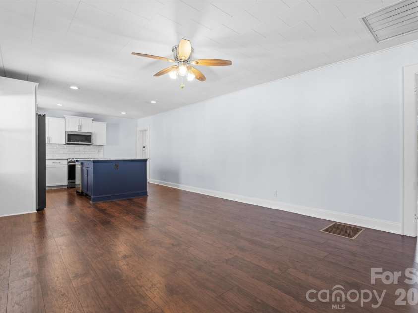 5214 Echo Valley, Great Falls, SC 29055.  MLS# CAR4393184, YatesRealty ID 35996. Kitchen/Farmily Room