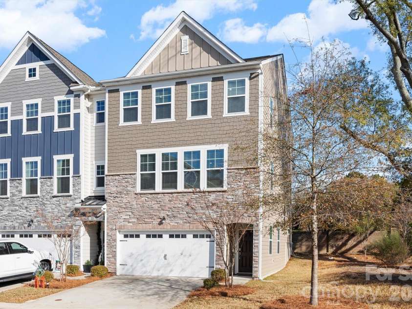15008 Holly Run Lane, Charlotte, NC 28277.  MLS# CAR4399754, YatesRealty ID 35998. 