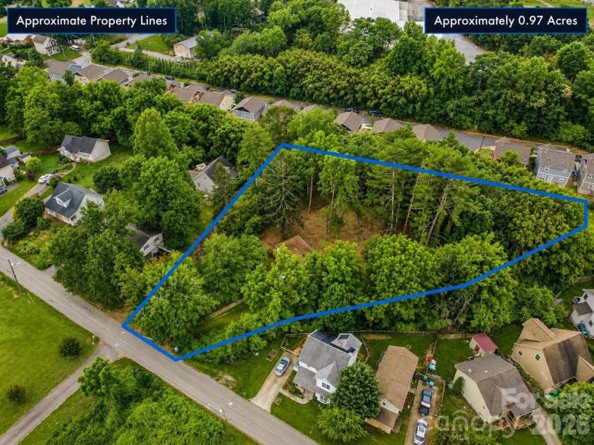 215 Merchant Street, Asheville, NC 28803.  MLS# CAR4391870, YatesRealty ID 35999. Approx. prop lines. reference only.
