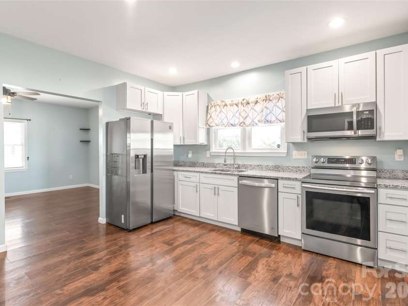 1206 Wiscassett Street, Albemarle, NC 28001.  MLS# CAR4338762, YatesRealty ID 3600. Stunning Fully Updated Kitchen