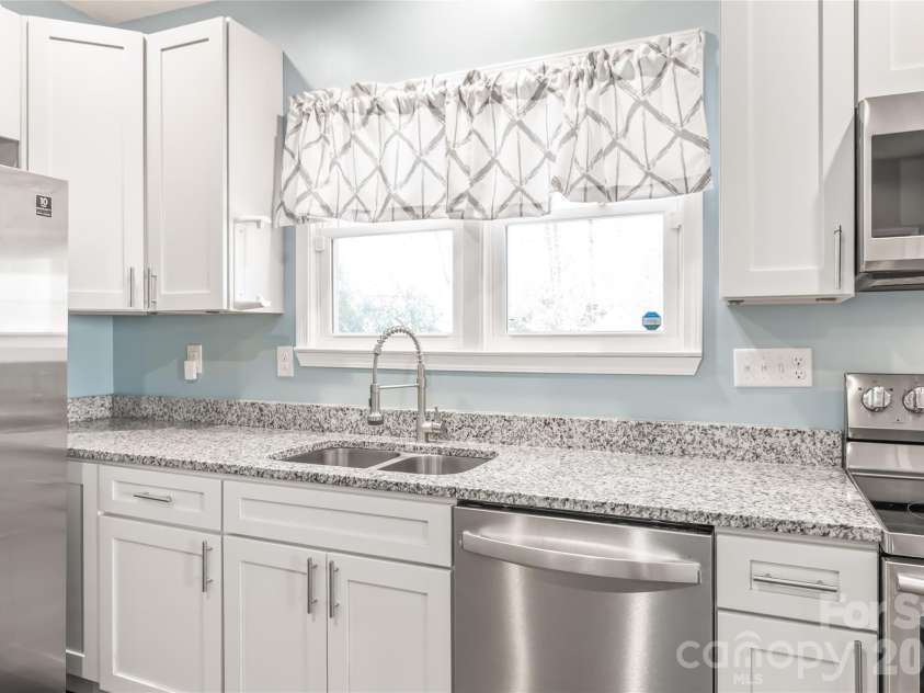 1206 Wiscassett Street, Albemarle, NC 28001.  MLS# CAR4338762, YatesRealty ID 3600. Stunning Fully Updated Kitchen