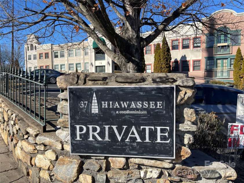 37 Hiawassee Street, Asheville, NC 28801.  MLS# CAR4332194, YatesRealty ID 3600. 