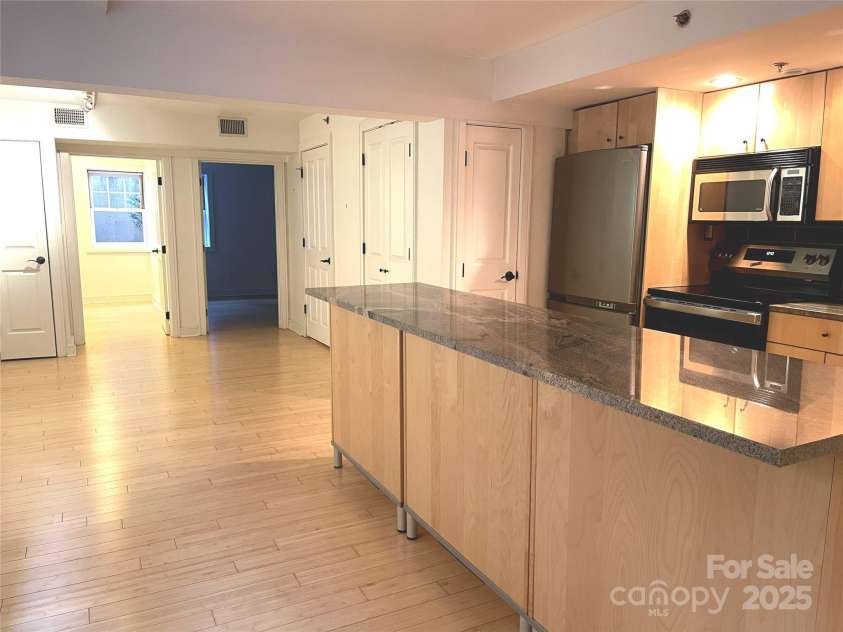 37 Hiawassee Street, Asheville, NC 28801.  MLS# CAR4332194, YatesRealty ID 3600. 