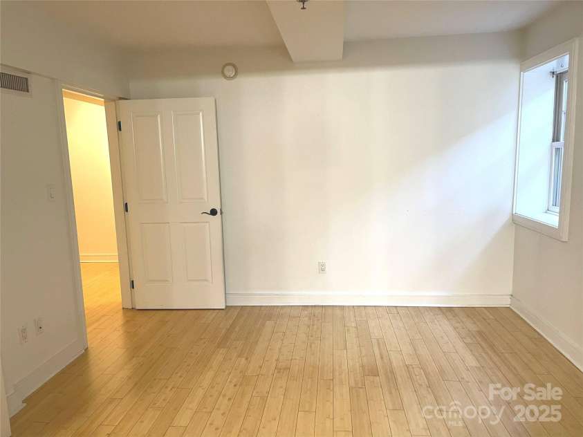 37 Hiawassee Street, Asheville, NC 28801.  MLS# CAR4332194, YatesRealty ID 3600. 