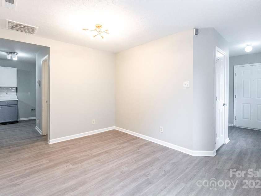 8800 Old Potters Road, Charlotte, NC 28269.  MLS# CAR4238636, YatesRealty ID 3600. 