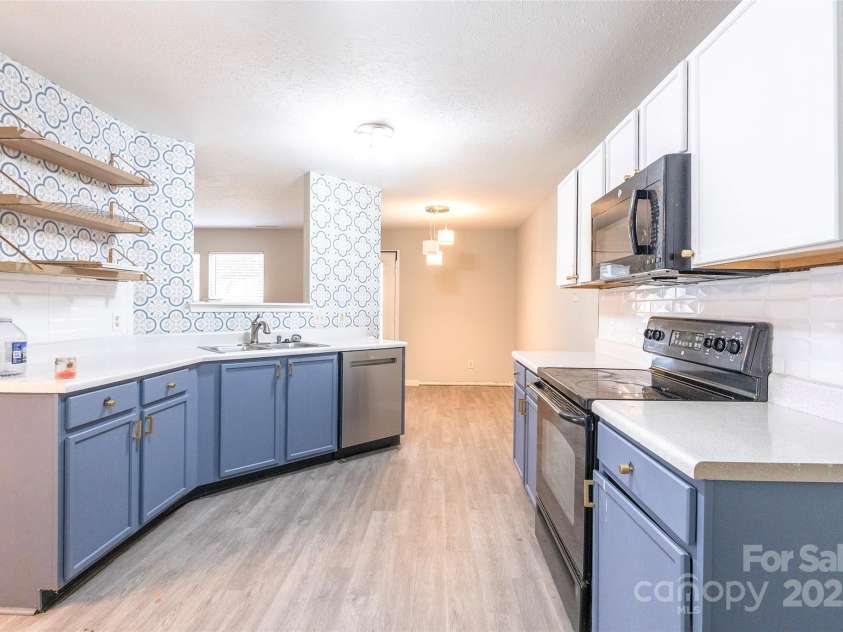 8800 Old Potters Road, Charlotte, NC 28269.  MLS# CAR4238636, YatesRealty ID 3600. 