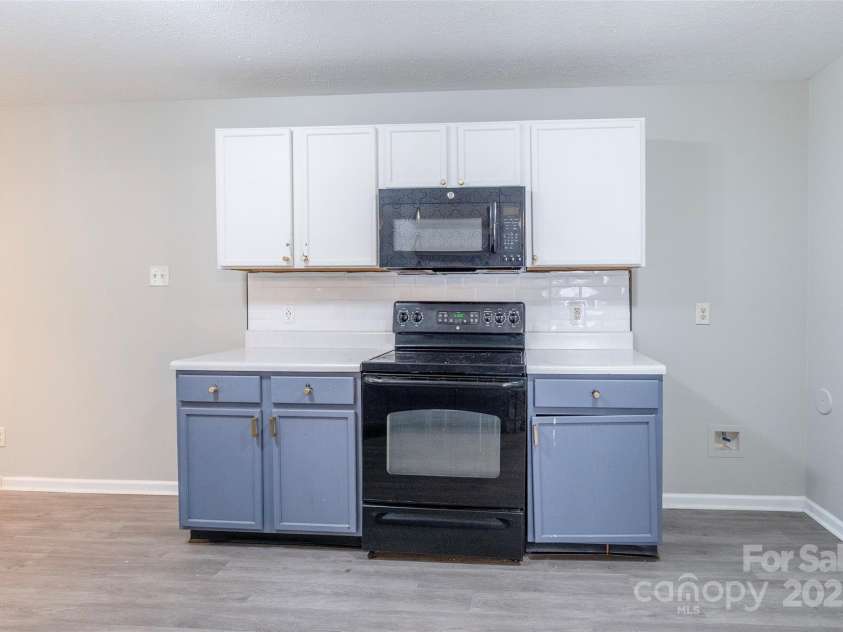 8800 Old Potters Road, Charlotte, NC 28269.  MLS# CAR4238636, YatesRealty ID 3600. 