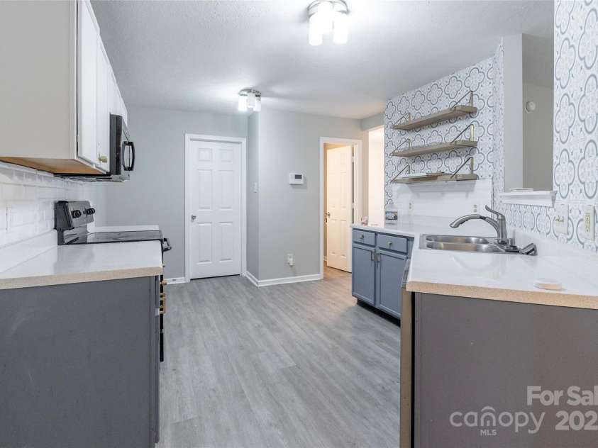 8800 Old Potters Road, Charlotte, NC 28269.  MLS# CAR4238636, YatesRealty ID 3600. 
